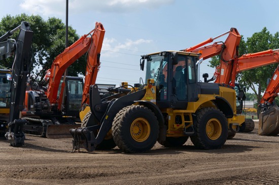 dealers-construction-JD-hitachi-image-edited